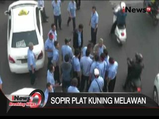 Ribuan supir taksi lakukan sweeping di Cawang dan Gatot Subroto - iNews Breaking News 22/03