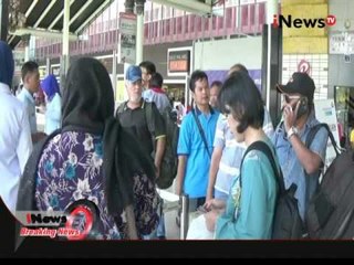 Demo supir taksi berdampak pada terlantarnya penumpang bandara Soetta - iNews Breaking News 22/03