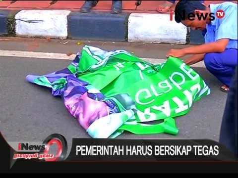 Sopir taksi konvensional merusak spanduk & membakar milik transportasi online - Breaking News 22/03