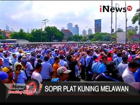 Aksi unjuk rasa ratusan sopir taksi tuntut angkutan online dihapuskan - Breaking News 22/03