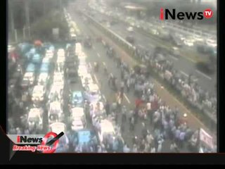 Pantauan demo sopir taksi dari CCTV NTMC Polri di depan gedung DPR RI - Breaking News 22/03