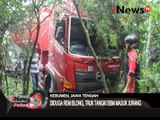 Diduga rem blong, truk tangki bbm masuk jurang - iNews Petang 24/03