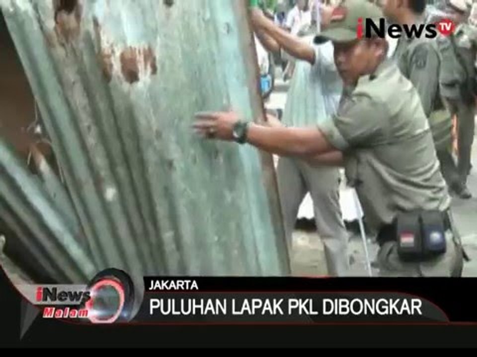 52 PKL di Jalan Kimia Menteng ditertibkan petugas - iNews Malam 30/03