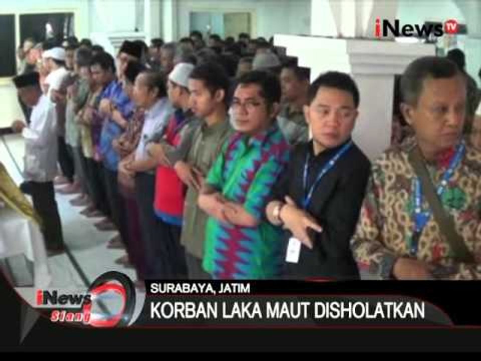 Jenazah dokter yang menjadi korban laka minubus di Sidoarjo dimakamkan - iNews Siang 14/04