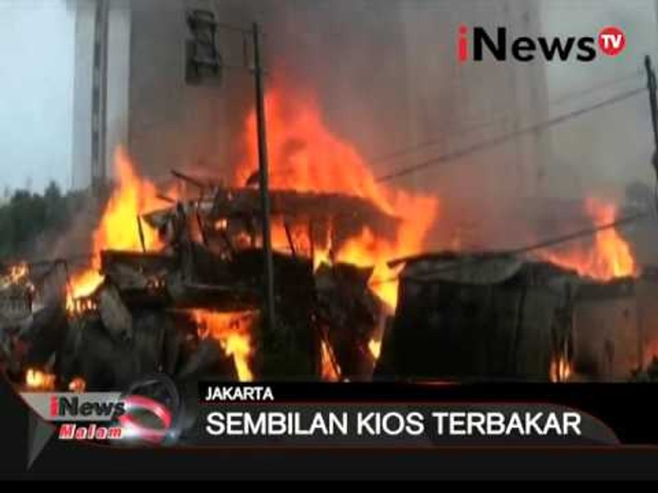 9 Kios terbakar di kawasan kuningan jakarta - iNews Malam 17/04