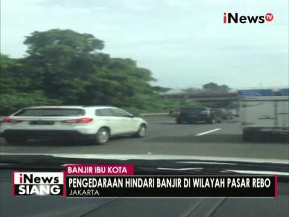 Hindari banjir di wilayah Pasar Rebo pengendara...