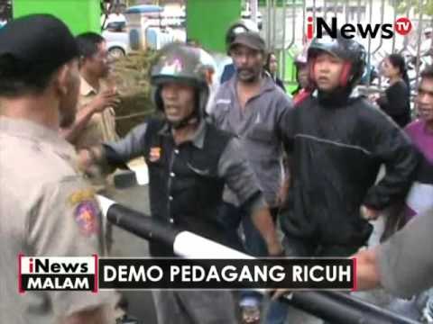 Ratusan pedagang kepung rumah dinas walikota kendari - iNews Malam 25/04
