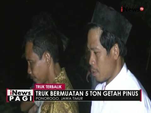 1 unit truk sarat muatan terguling dan menimpa rumah di Ponorogo, Jatim - iNews Pagi 26/04