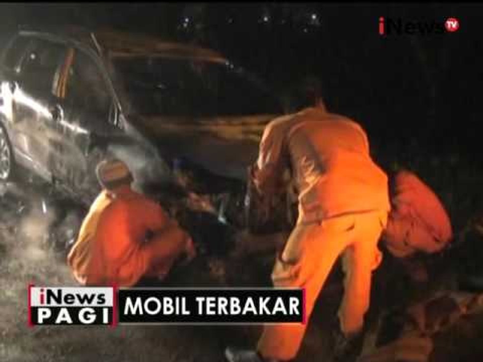 Korsleting listrik, mobil milik perwira polisi di Gempol, Jatim hangus terbakar - iNews Pagi 29/04