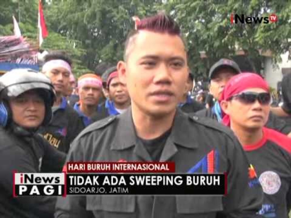 Saling senggol, unjuk rasa buruh di depan gedung DPRD Jatim berlangsung ricuh - iNews Pagi 02/05