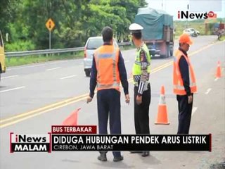 Video herunterladen: Hubungan pendek arus listrik, sebuah bus ludes terbakar di Cirebon, Jabar - iNews Malam 05/05