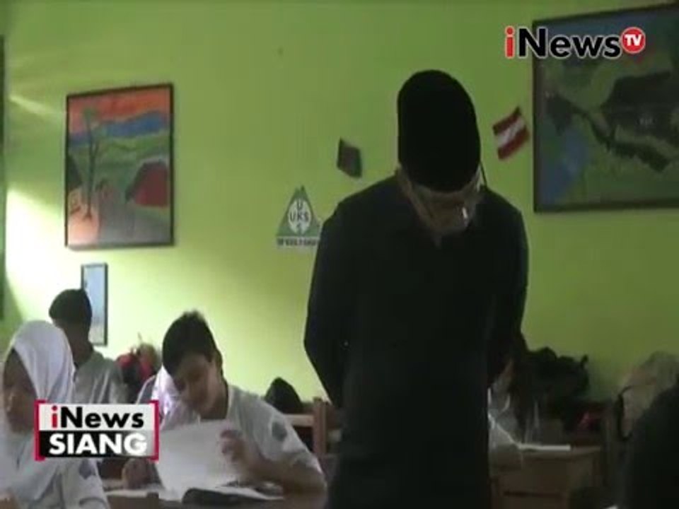 Ridwan Kamil tinjau pelaksanaan UN SMP di bandung - iNews Siang 10/05