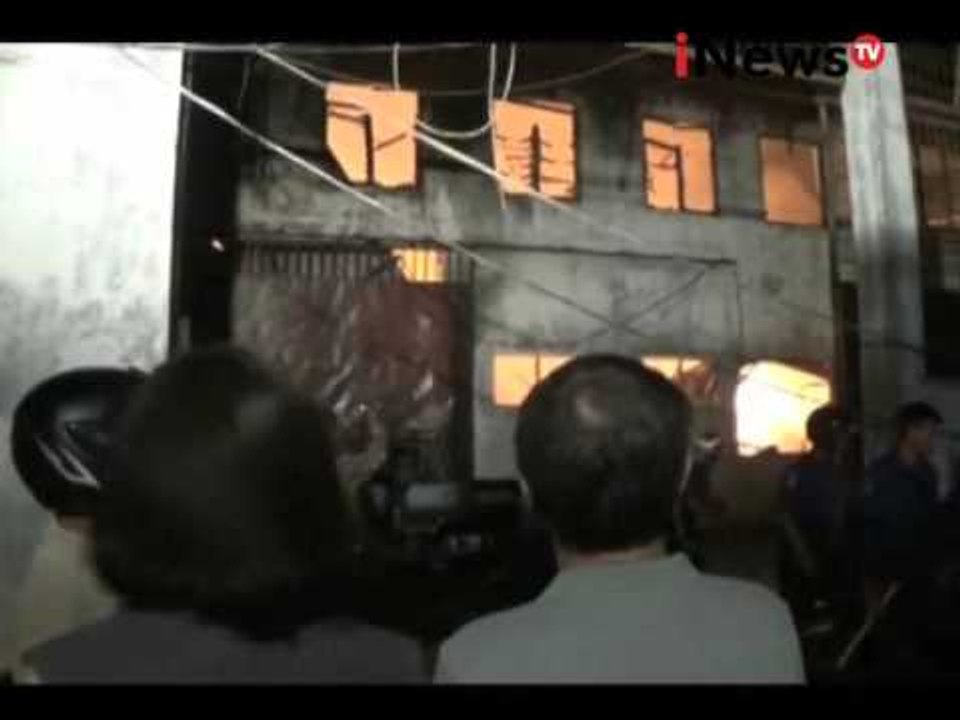 Diduga hubungan arus pendek listrik, pabrik kasur di Semarang terbakar - iNews Pagi 13/05