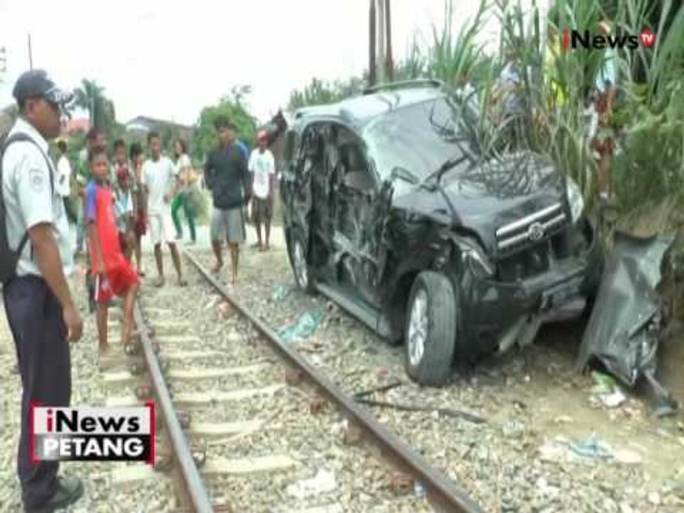 Minibus Ditabrak KA Di Perlintasan Tanpa Palang - iNews Petang 19/05