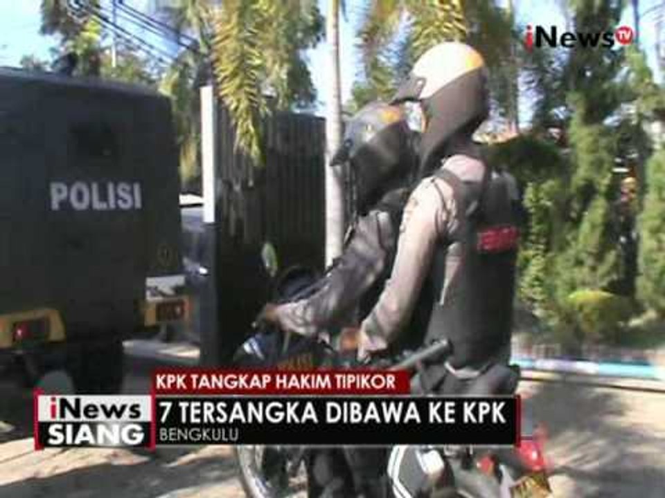 2 hakim Bengkulu yang terjaring OTT KPK dibawa ke Jakarta untuk diperiksa - iNews Siang 24/05
