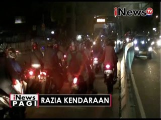Hindari razia, pemotor lawan bus transjakarta - iNews Pagi 31/05