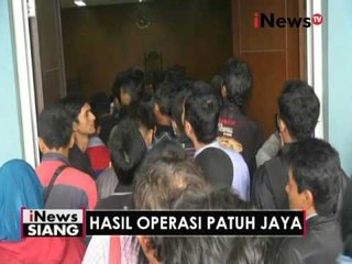 Ribuan orang jalani sidang tilang di PN Jaktim, banyak calo yang menawarkan jasa - iNews Siang 03/06