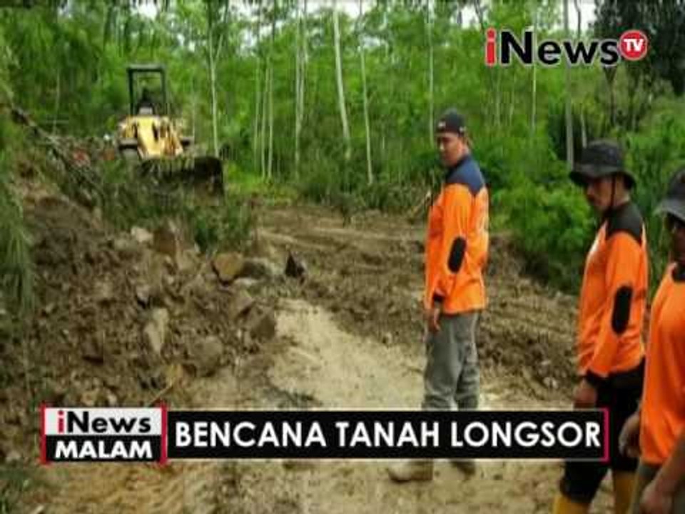 Bencana tanah longsor membuat arus lalulintas terputus - iNews Malam 09/06