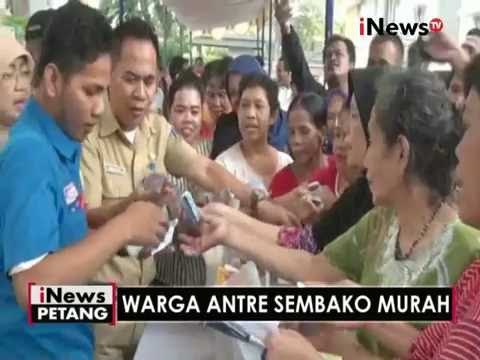 Sembako murah, puluhan warga Rusun Tambora saling berdesak - desakan - iNews Petang 13/06