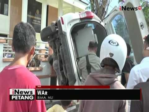 Diguga supir mengantuk, mobil wisata tabrak gedung pengadilan di Bima, NTB - iNews Petang 10/06