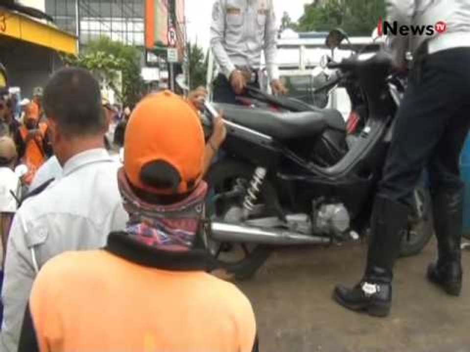 Puluhan sepeda motor terjaring razia parkir liar yang digelar Dishub - iNews Malam 20/06