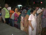 Pembagian zakat, ratusan warga rela antre hingga malam di Brebes, Jateng - iNews Pagi 27/06