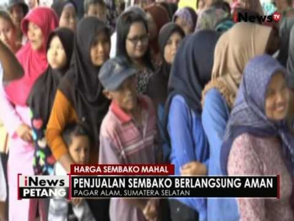 1000 warga miskin Pagar Alam, Sumsel rela antri dalam paket sembako murah - iNews Petang 27/06