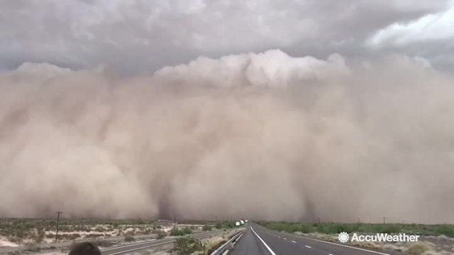 Storm chaser, Reed Timmer, records incredible timelapse of massive haboob in Arizona