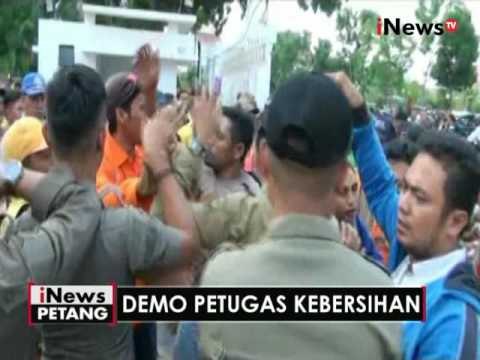 Demo, petugas kebersihan dan Satpol PP di Batam terlibat bentrok - iNews Petang 30/06