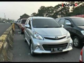 Скачать видео: Libur lebaran, kawasan jalan menuju puncak macet - iNews Siang 07/07