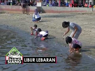 Скачать видео: Live Report : libur lebaran, warga padati pantai Ancol - iNews Siang 07/07