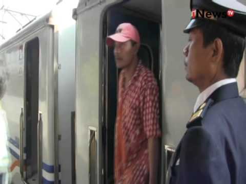 Arus balik lebaran 2016, pemudik yang kembali padati Stasiun Jatinegara - iNews Pagi 12/07