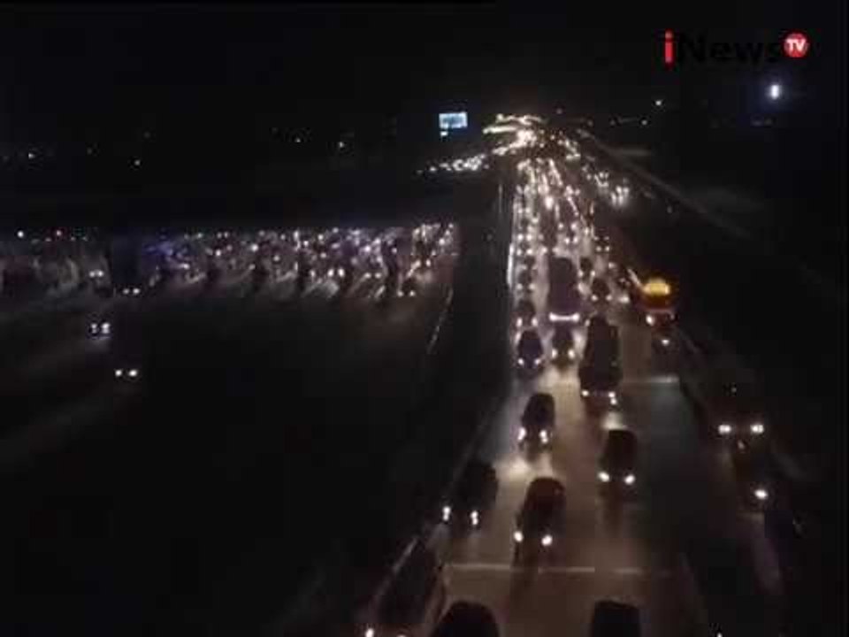 Arus balik lebaran 2016, kepadatan kendaraan terjadi di gerbang Tol Cikarang - iNews Pagi 12/07