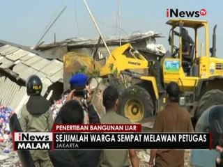 Petugas sapu ratakan bangunan liar taman BMW untuk dijadikan lapangan sepakbola - iNews Malam 18/07