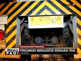 Pengemudi mengantuk, truk tangki kosong tabrak separator busway - iNews Pagi 19/07