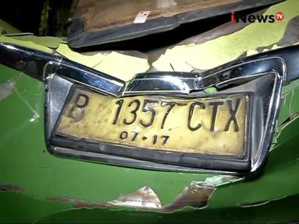 Akibat aksi ugal-ugalan, 1 angkot tabrak truk di Tangerang, 6 orang tewas - iNews Pagi 22/07