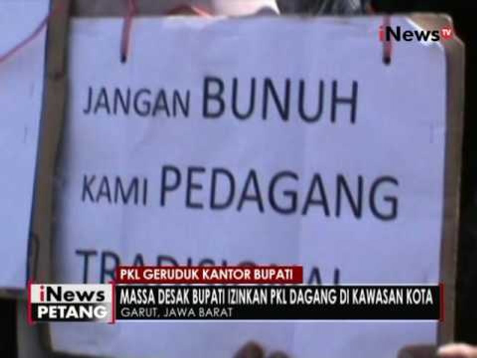 Ratusan PKL di Garut unjuk rasa didepan kantor Bupati Garut - iNews Petang 01/08
