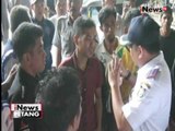 Tak terima dirazia petugas, seorang juru parkir liar di Makassar mengamuk - iNews Petang 01/08