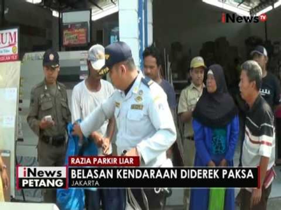 Razia parkir liar, sejumlah pemilik kendaraan protes saat diderek paksa - iNews Petang 02/08