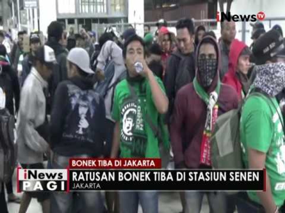 Ratusan suporter Persebaya tiba distasiun Senen, Jakarta - iNews Pagi 02/08