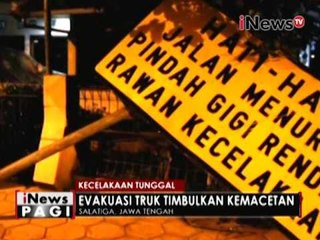 Kecelakaan tunggal, rem blong truk tabrak pohon - iNews Pagi 03/08