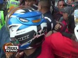 Aksi dorong dengan petugas warnai demo buruh pabrik di Sidoarjo - iNews Petang 01/08