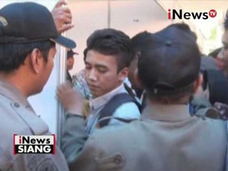 Ribuan para pencari kerja rela antri dan berdesak desakan - iNews Siang 04/082