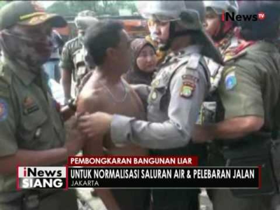 Sejumlah bangunan liar di Cakung dibongkar petugas Pemkot Jaktim - iNews Siang 11/08