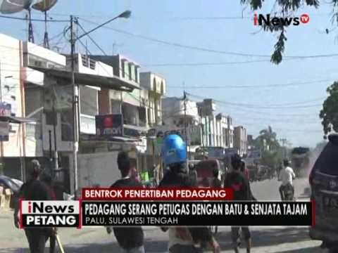 Pedagang bentrok dengan Satpol PP yang membongkar paksa lapak di Palu - iNews Petang 11/08