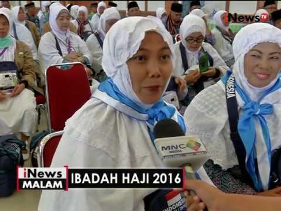 Cahaya Baitullah, calon jemaah haji lakukan sujud syukur saat tiba di Madinah - iNews Malam 11/08