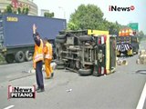 Akibat pecah ban, truk terguling di tol Tangerang dan alami kemacetan panjang - iNews Petang 02/09