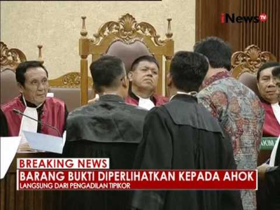 Ahok diperlihatkan & ditanya barang bukti dokumen-dokumen oleh JPU - iNews Breaking News 05/09