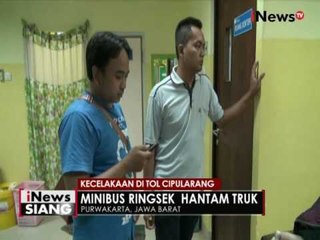 下载视频: Diduga pengemudi mengantuk, sebuah minibus tabrak sebuah truk - iNews Siang 09/09