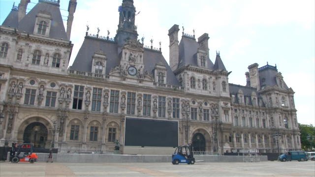 En coulisses - À Paris, la tension monte !